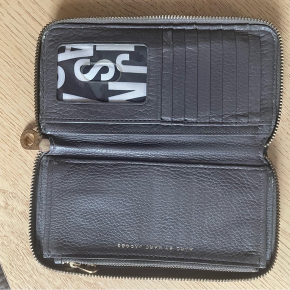 CLOSET CLEANOUT 👋 Marc by Marc Jacobs gold plated taupe wrap zipper wallet - Picture 9 of 11